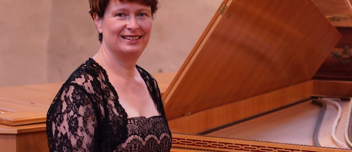 Portrait der Pianistin und Organistin Antje Traub.